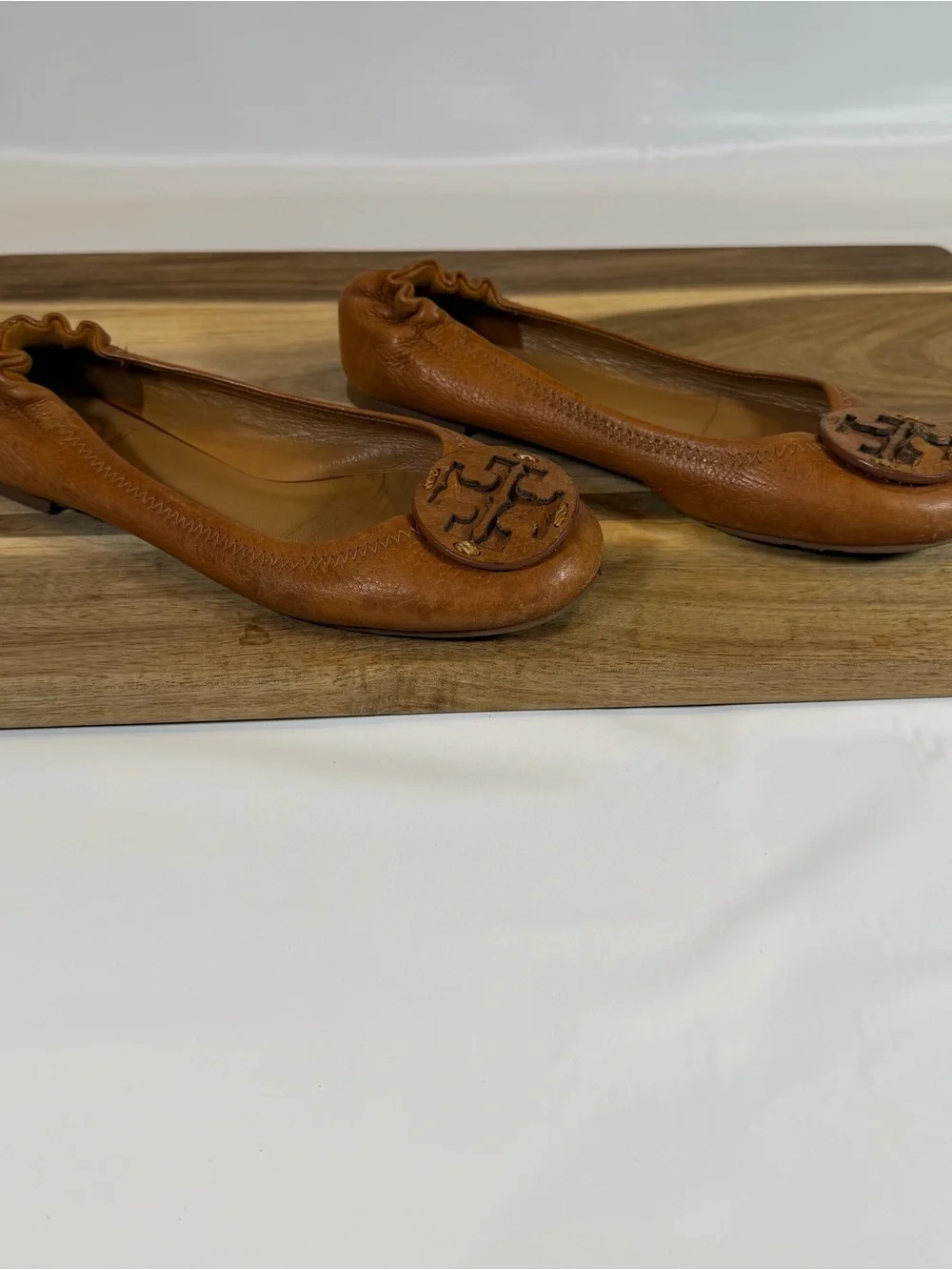 Tory Burch Women's Tan Leather Reva Logo Ballet Flats - Sz 6?